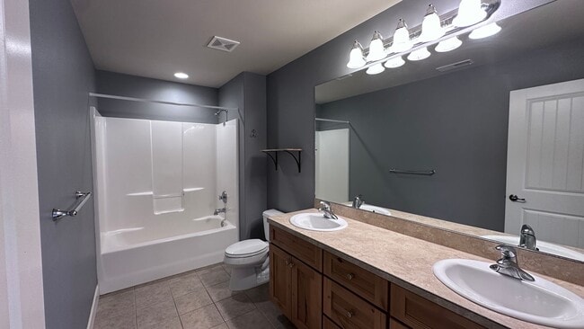 Building Photo - Sign your lease by December 31st and enjoy a $1,000 rent discount applied at move-in!