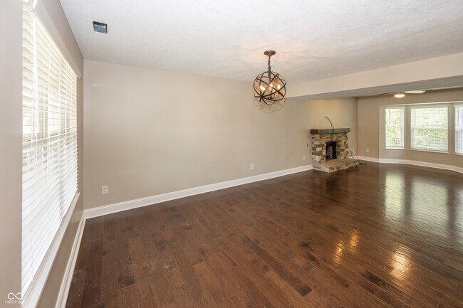 Building Photo - 2410 Silver Ct