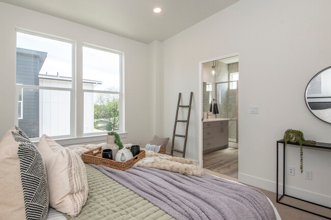 Building Photo - 516 Violets Cove Ln