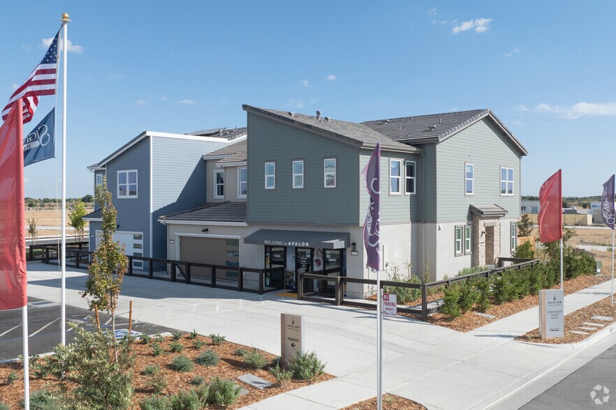 Primary Photo - Tricon Delta Shores