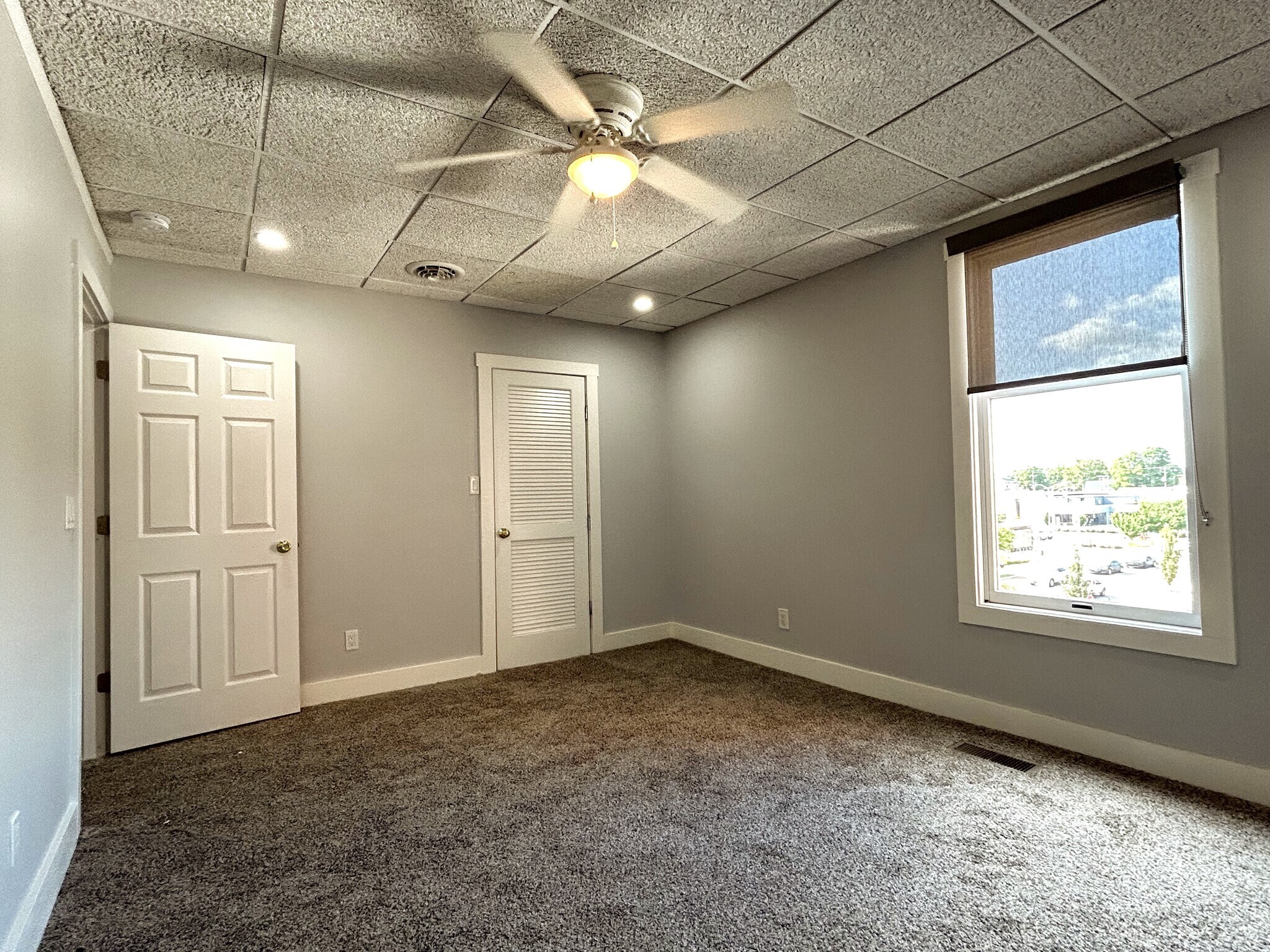 North bedroom - 706 E Main St