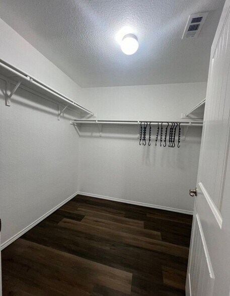 Building Photo - 7002 Cozy Run