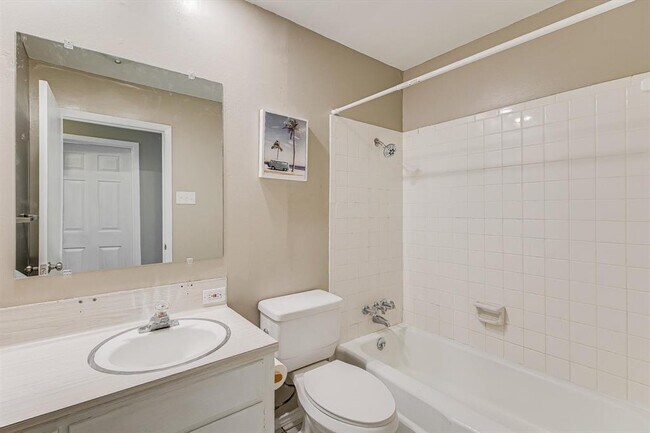 Building Photo - 8711 Bridgeport Dr