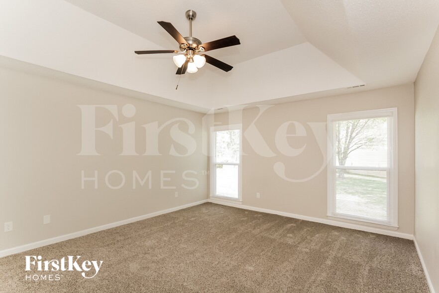 Building Photo - 8020 Glencannon Dr