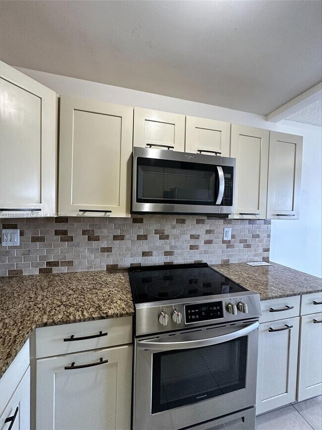 Building Photo - 6214 SW 131st Ct