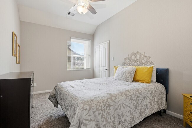 Building Photo - 28027 Rocky Heights Dr