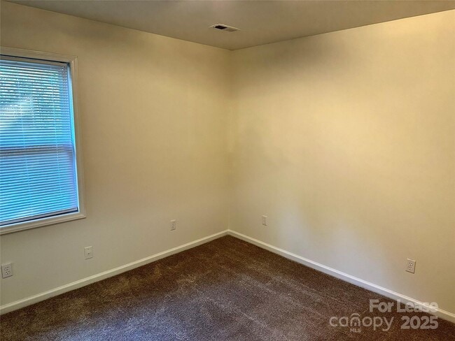 Building Photo - 5589 Wrenn Dr