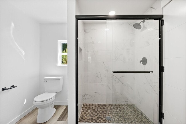 Building Photo - Renovated 3-Bed Rambler in Lakewood | Priv...