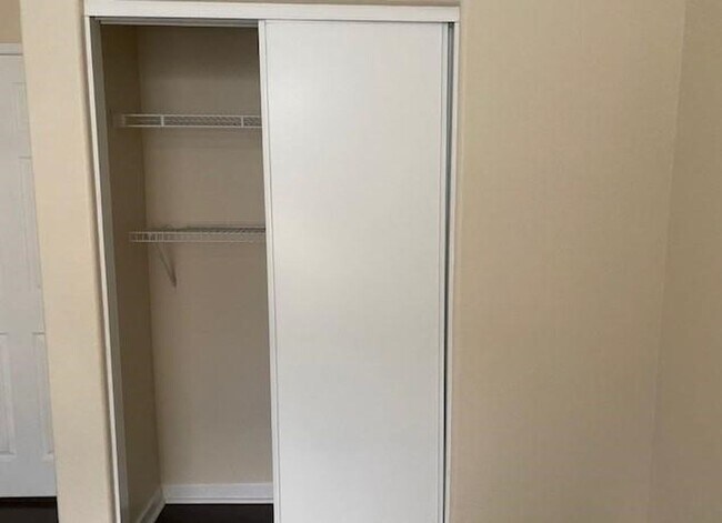 Building Photo - CLEAN ~ TURNKEY ~ SINGLE STORY ~ 4 BEDROOM / 2 BATH