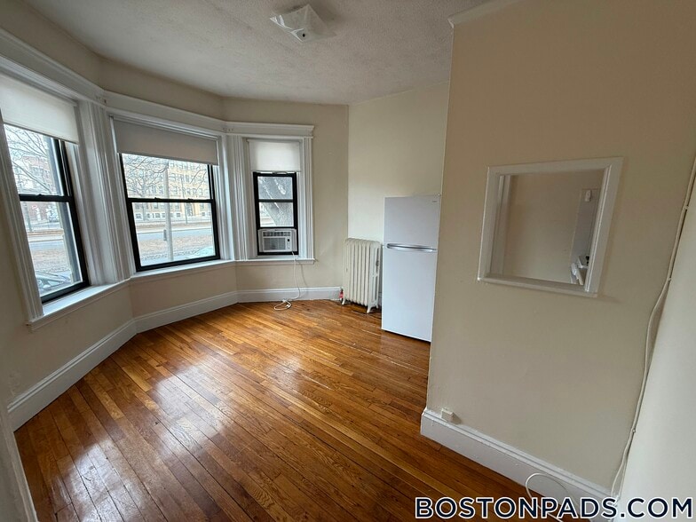 Building Photo - 1152 Commonwealth Ave