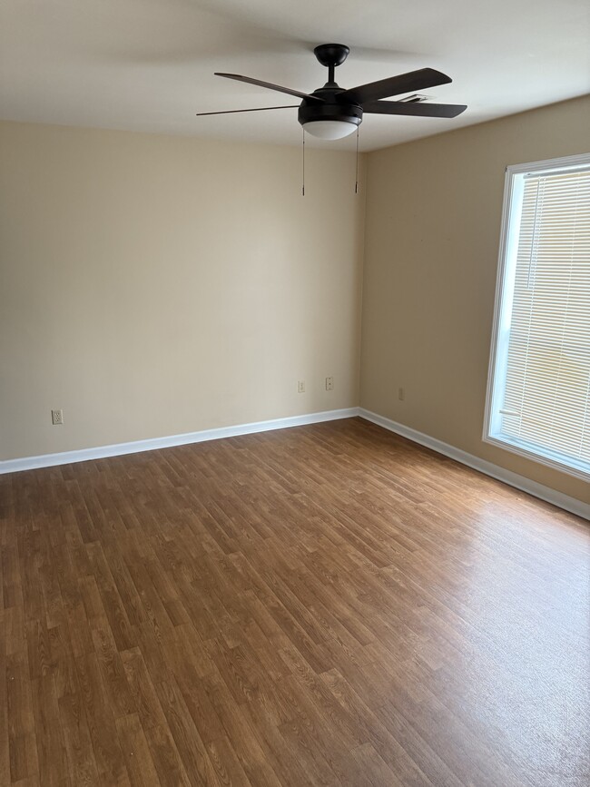Building Photo - 109 W Bluemont Ct