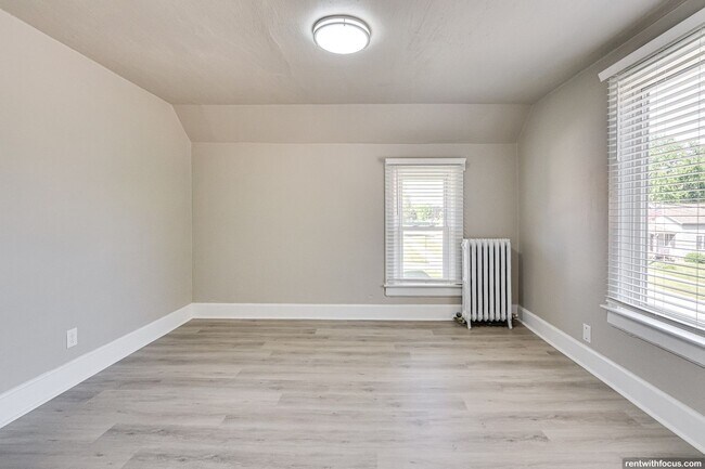 Building Photo - 1111 Oviatt St
