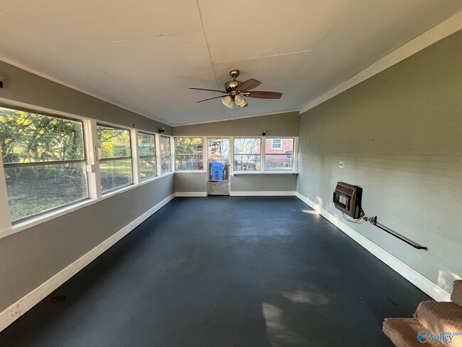 Building Photo - 212 Cherry St NW