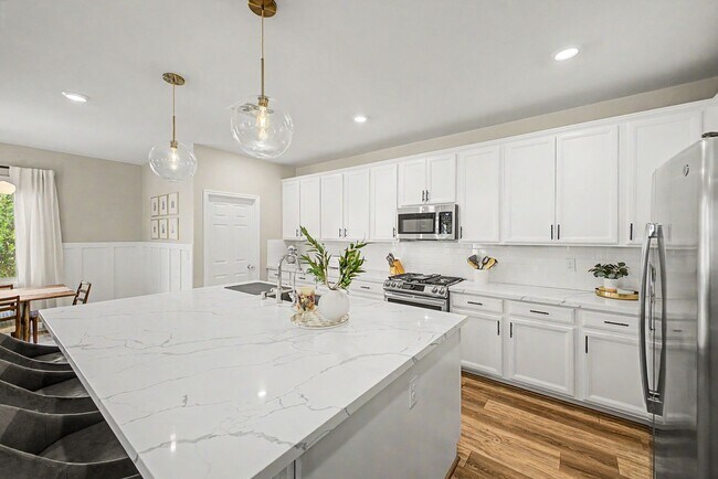 Building Photo - Upgraded 4 bedroom home in Skye Canyon gated community!
