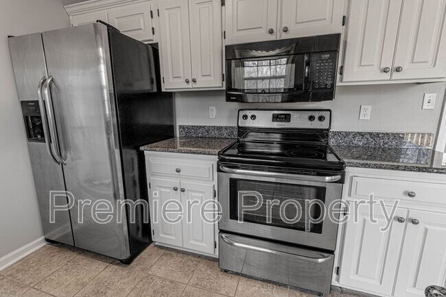 Building Photo - 1011 SW Lorman Dr