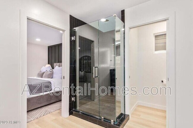 Building Photo - 3005 N 81st Pl