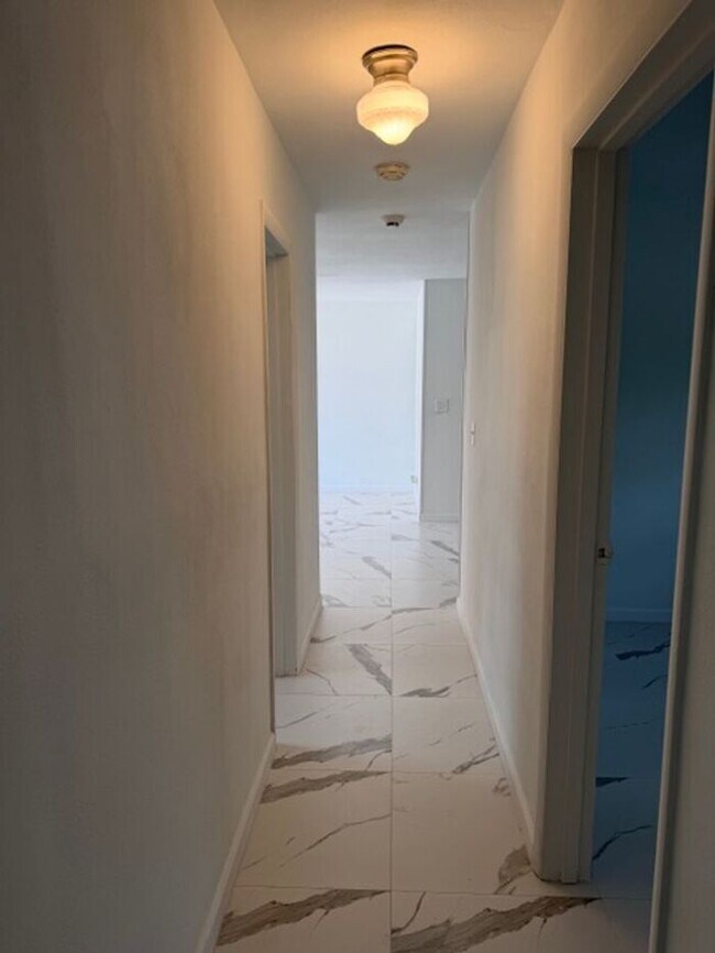 Building Photo - Easy Living with this 3 Bedroom Home on oversized fenced lot.