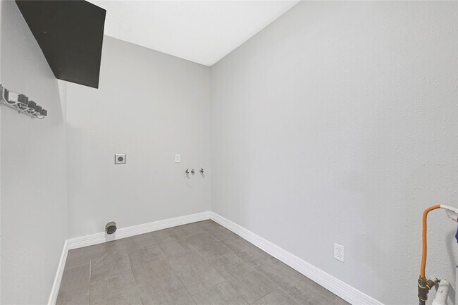 Building Photo - 7523 Azalea St