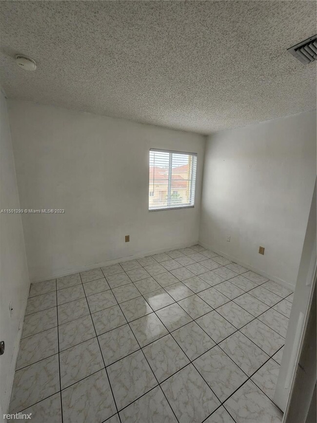 Building Photo - 4 br, 3 bath Condo - 384 NW 114th Ave # 20...