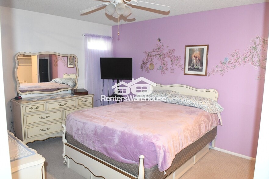 Building Photo - 10005 W Pleasant Valley Rd