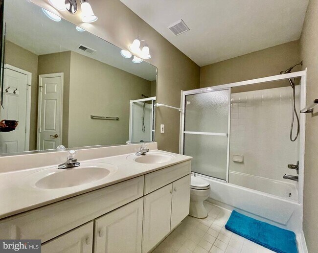 Building Photo - 1030 Grand Oak Way