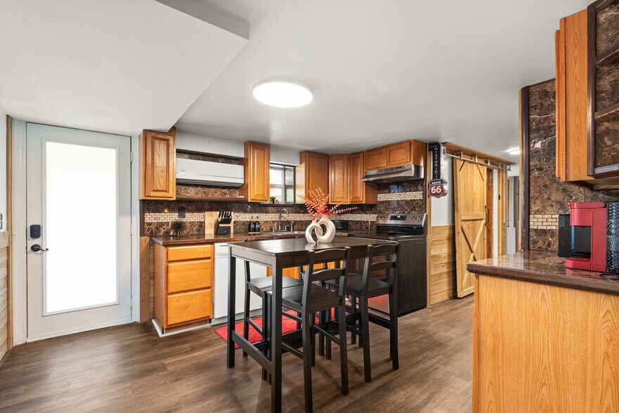 Building Photo - 1009 Little Marrowbone Rd