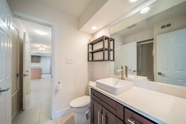 Building Photo - 8402 Alta Mesa