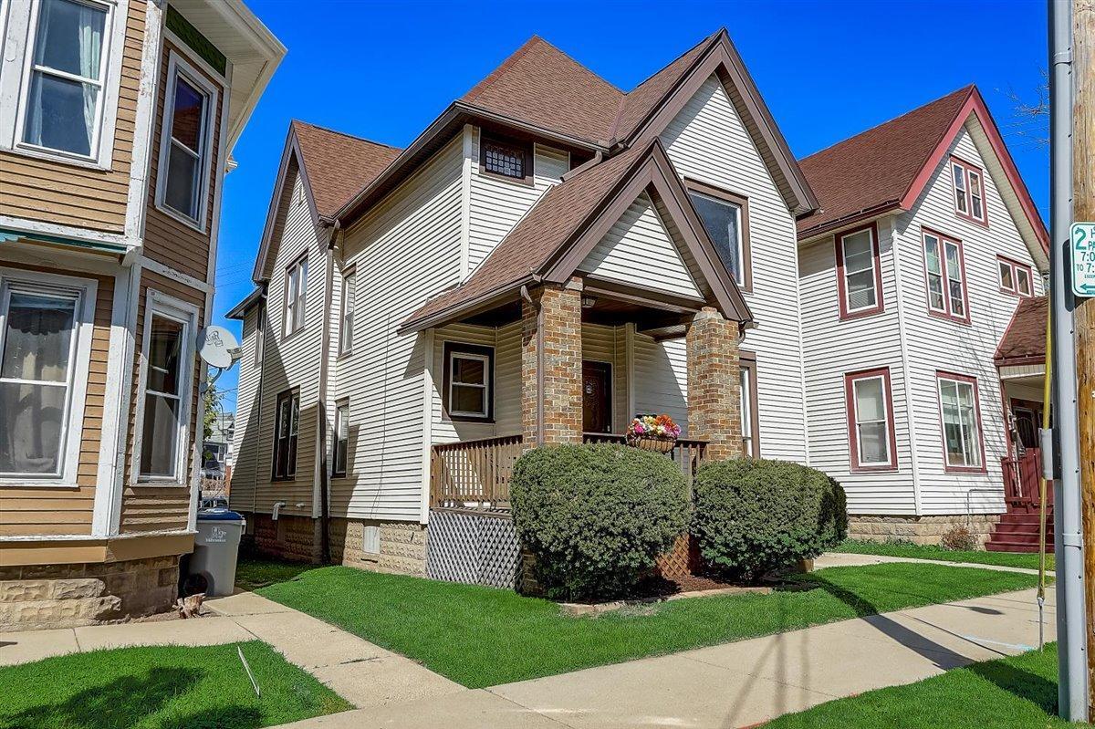 Exterior - 1512 E Irving Plz