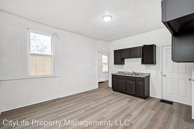 Building Photo - 3 br, 1 bath House - 221 Freeland Street