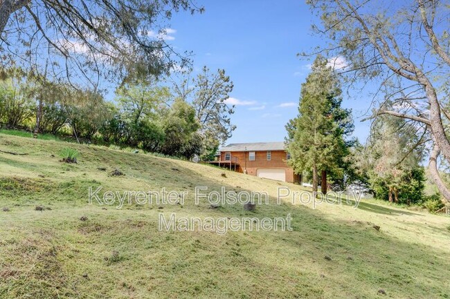 Building Photo - 5800 McKinley Dr