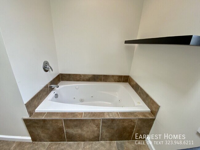 Building Photo - 2577 S Bundy Dr