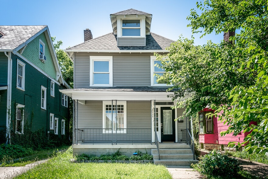 Exterior - Front - 2435 Summit St