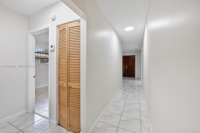 Building Photo - 1413 SW 19th St