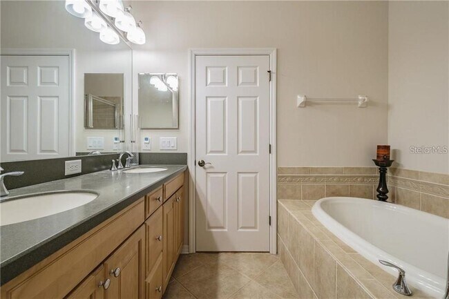 Building Photo - 12672 Silverdale St