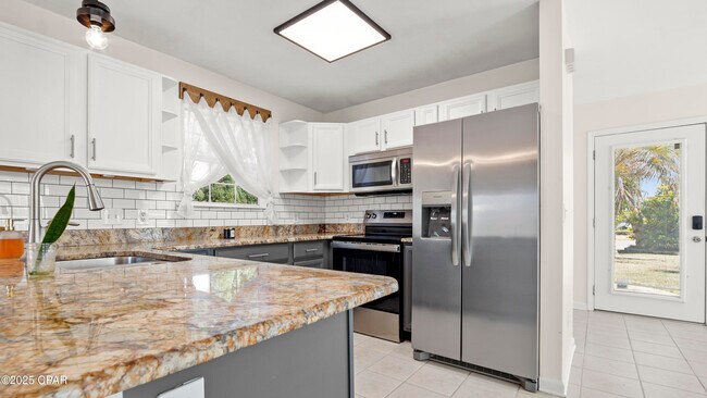 Building Photo - 5625 S Lagoon Dr