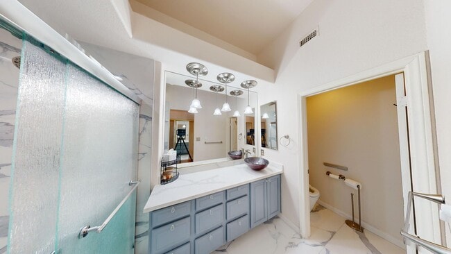 Building Photo - Spanish Trails Guard Gated Townhome!