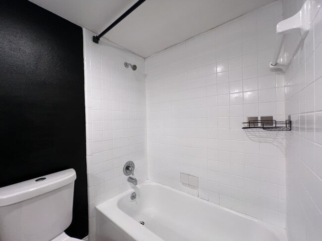 Building Photo - Desirable Sodo District, this spacious 2 b...