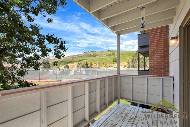 Building Photo - DVW Condo-New paint/Flooring- 1 Bedroom/1 ...