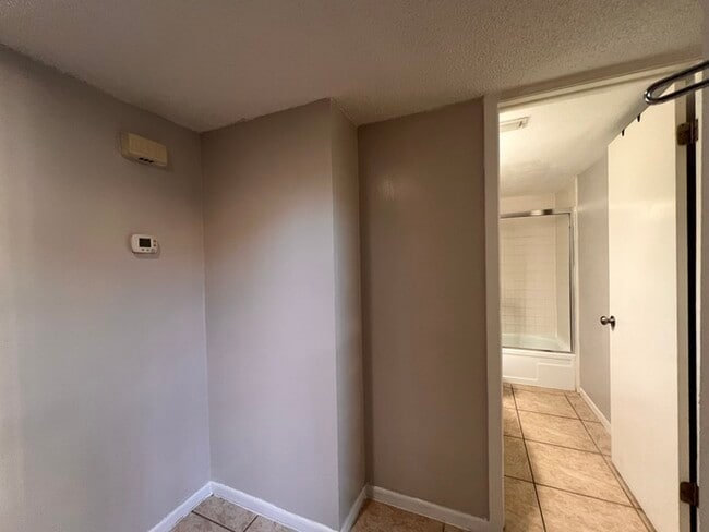 Building Photo - PRICE REDUCED!  Stylish 2 BR 2 BA Condo w/ Modern Amenities & Prime Parking!