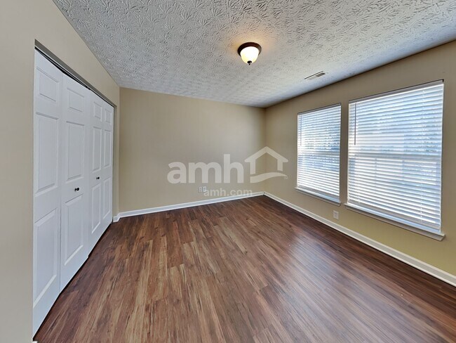 Building Photo - 6031 Delfair Ln