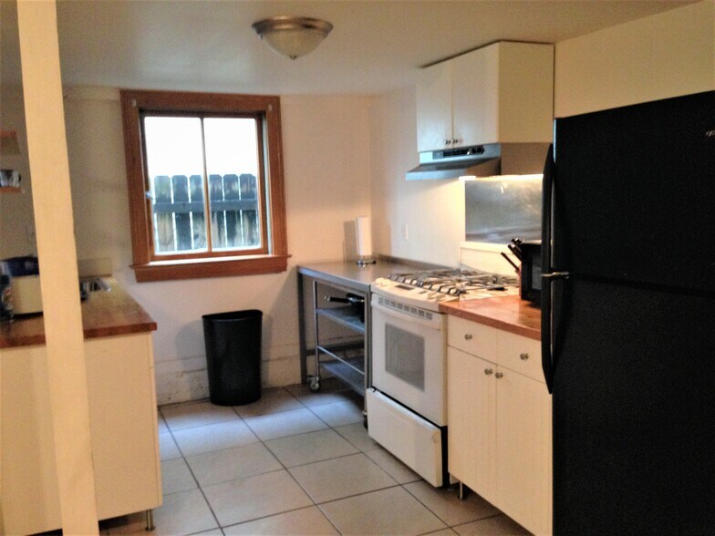 Building Photo - 1823 Robert St