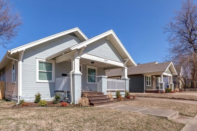 Building Photo - Classic Charm With All New Amenities 3/2 House!