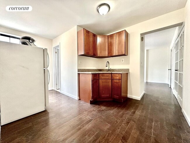 Building Photo - 155 Chrystie St