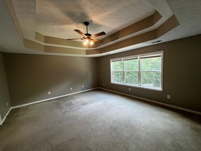 Building Photo - Modern Amenities. Urban Location. Sophisti...