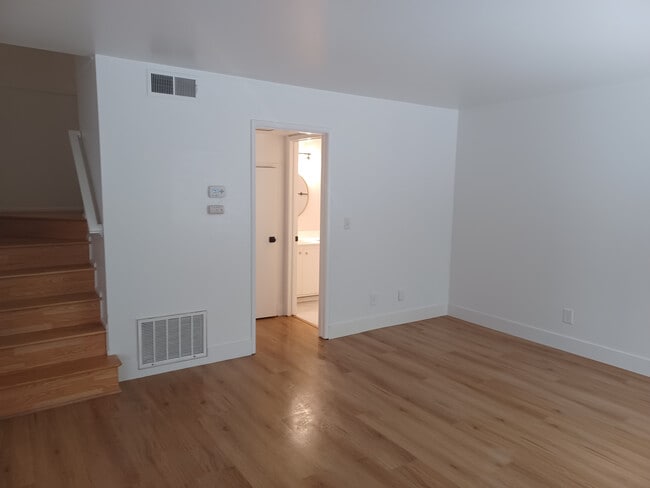 living room - 5300 Winfield Way