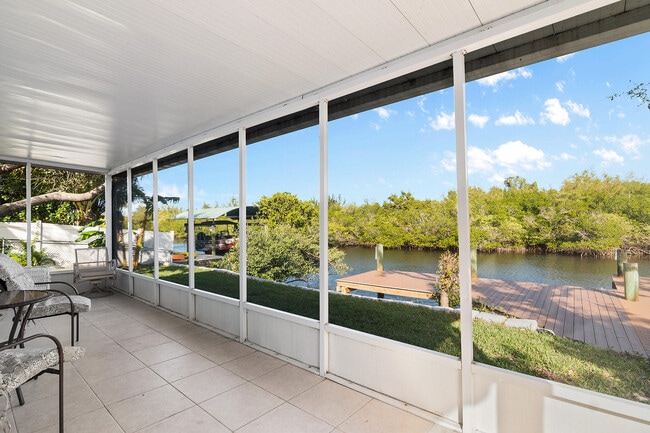 Building Photo - 922 Jackson Way