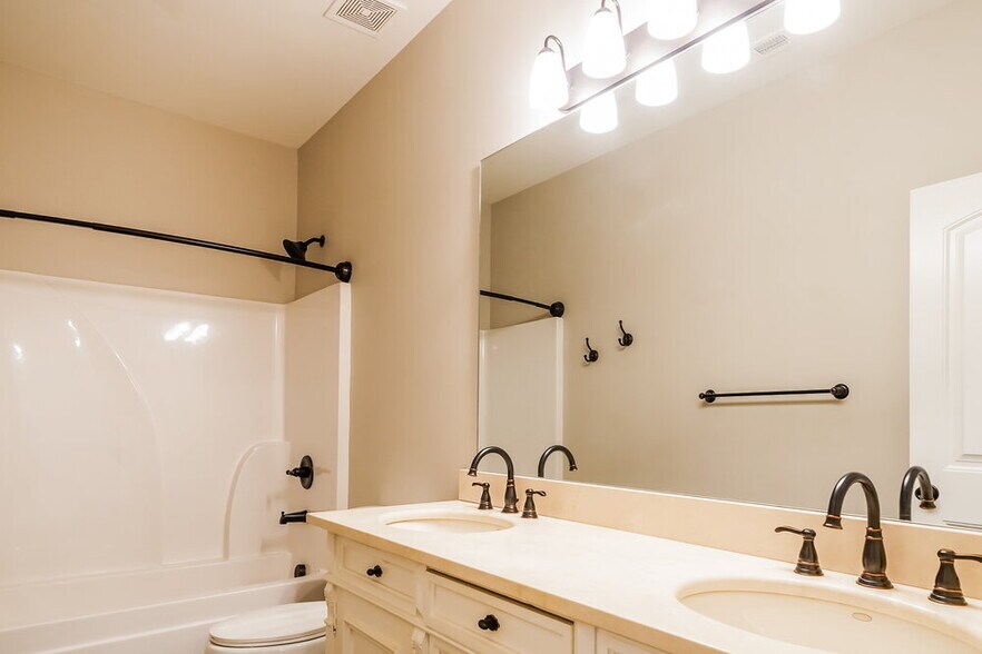 Building Photo - 376 Ivy Chase Loop