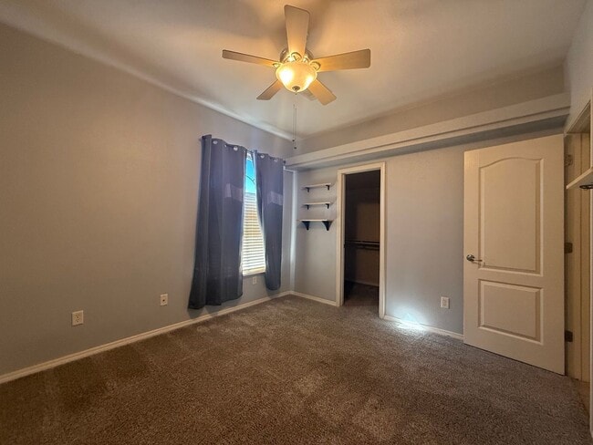 Building Photo - 917 Playa Azul St