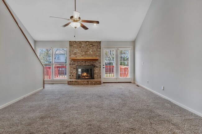 Building Photo - 755 Regal Dr