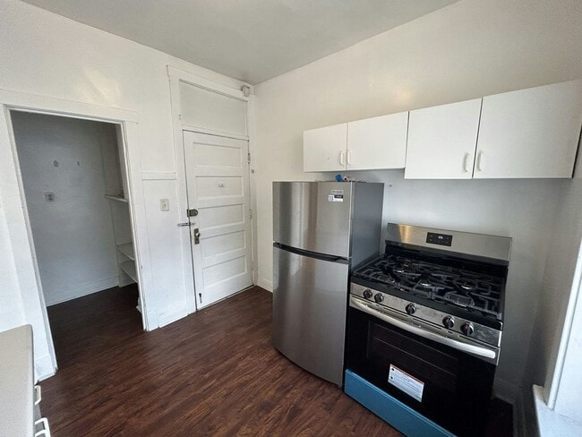 Primary Photo - 4408 N Winchester Ave